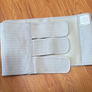 Frida mom postpartum belly band size M/L used once